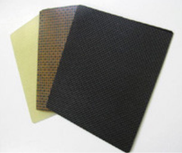 ガラス繊維やカーボン繊維で作られたFRP板